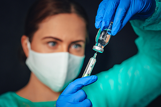 Назван срок масштабного производства российской вакцины