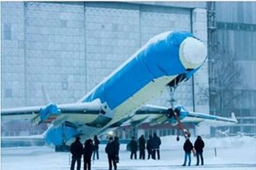 Самолет-памятник Ту-204 пошёл на взлет во время урагана в Ульяновске