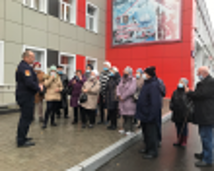 Экскурсию для старшего поколения провели огнеборцы ТиНАО