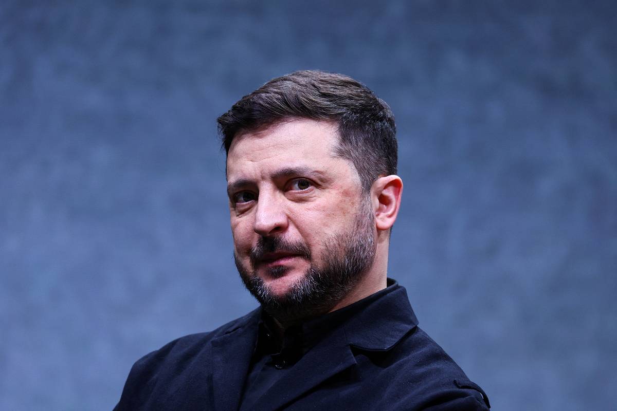 Зеленскому пришлось извиняться за слова о переговорах с Россией