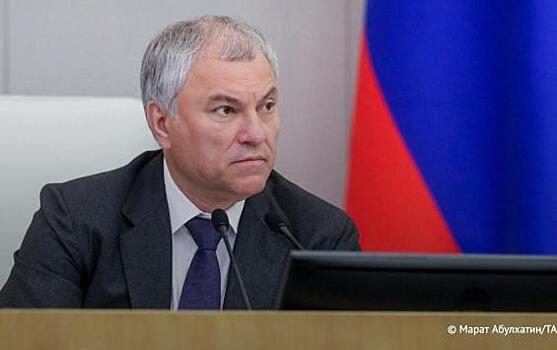Володин поручил подготовить запрет на закупку военной формы за рубежом