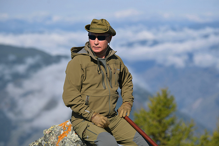 Президент РФ Владимир Путин во время прогулки в тайге, 2019 год