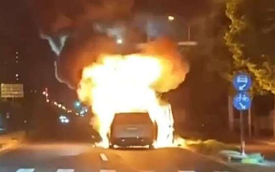 Электромобиль Lixiang загорелся прямо на ходу — видео