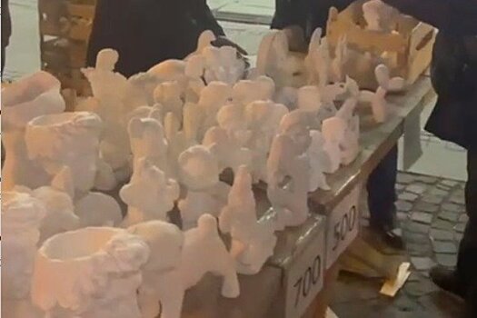 В центре Казани пресекли нелегальную продажу гипсовых фигур