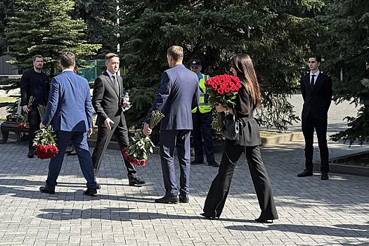 «Он старался быть нормальным человеком»: как прощались с Романом Старовойтом в Москве