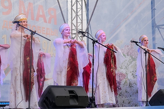 В Чернышковском на летней сцене провели цикл концертных программ