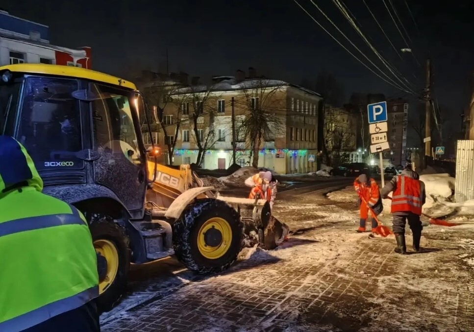 Калужан попросили убрать машины с семи улиц