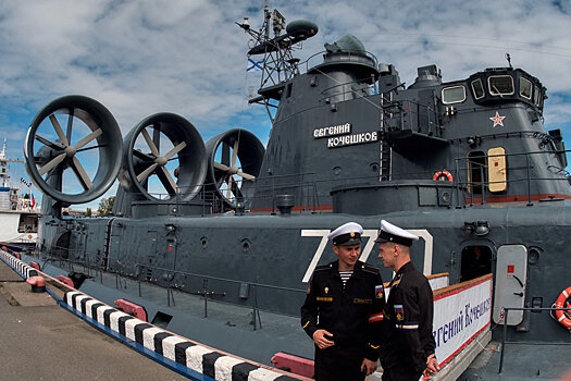 В Санкт-Петербурге открылся Международный военно-морской салон