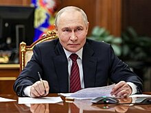 Путин прилетел в Ашхабад