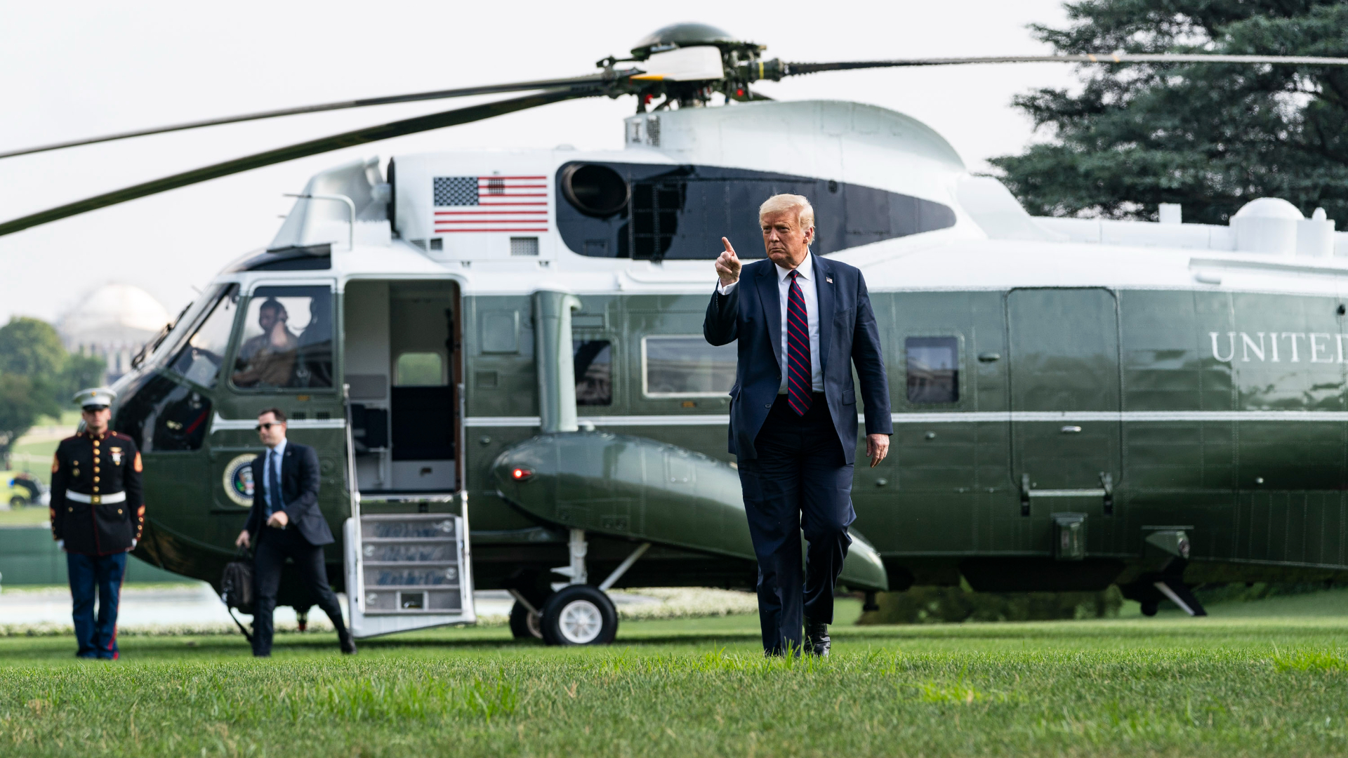 Трамп заявил о неоднократном визите Клинтона на остров Эпштейна