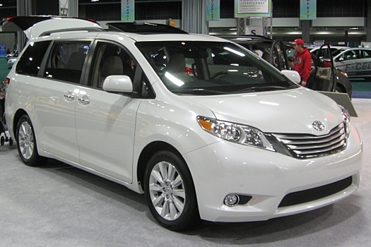Toyota представит обновлённый минивэн Sienna