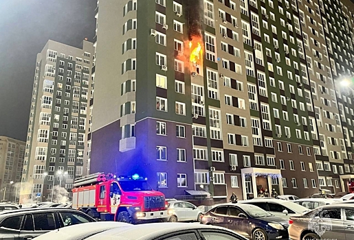 «Квартира была полностью в дыму, и в подъезде чернота»: омичка рассказала о страшном пожаре в омских ...