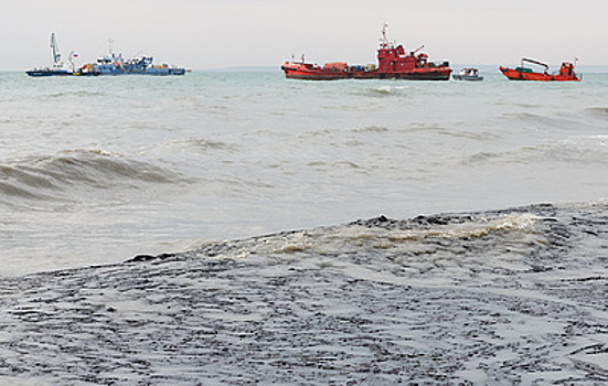 Роспотребнадзор усилит контроль за наличием нефтепродуктов в Черном море