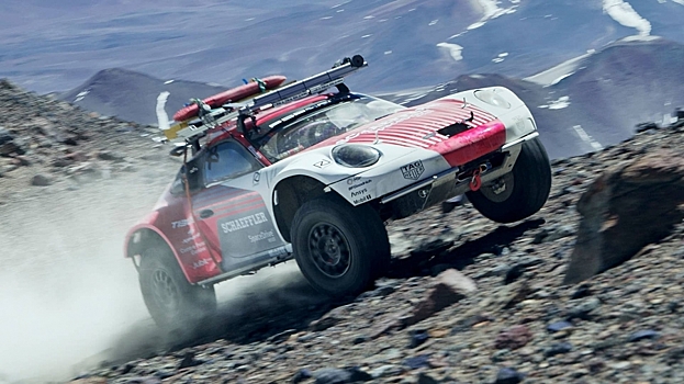 Porsche 911 на портальных мостах забрался на 6,7 километров над уровнем моря и установил рекорд