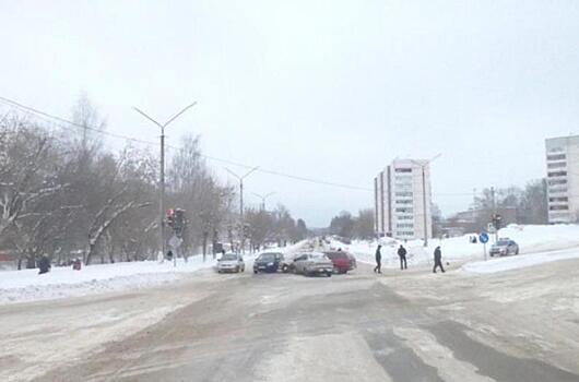 В Кирово-Чепецке столкнулись 4 автомобиля