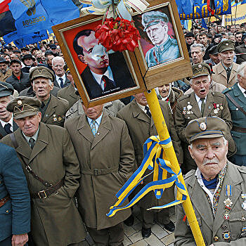 Против Сталина, но не Гитлера. Как на Украине власть сделала предателей героями