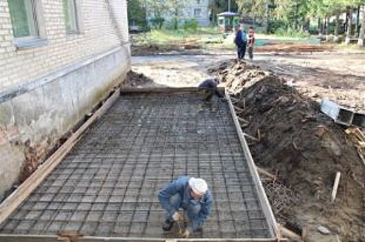 Ремонт детсада №1 и строительство школы проверили в Саянске