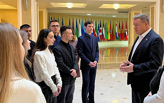 Сенатор Николай Любимов провёл для студентов РГУ экскурсию по Совфеду