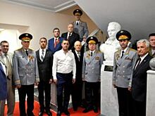 В Екатеринбурге военные чекисты открыли памятник Николаю Кузнецову