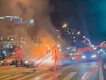 Появилось видео с пострадавшими пешеходами и горящей машиной после ДТП в Москве