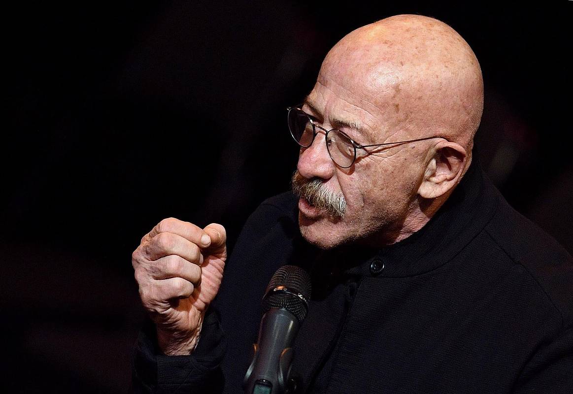 Розенбаум захотел ударить журналиста за вопрос о квартире