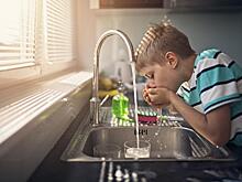 В британском Кембриджшире более тысячи человек получали питьевую воду с опасными химикатами: Новости ➕1, 08.02.2022
