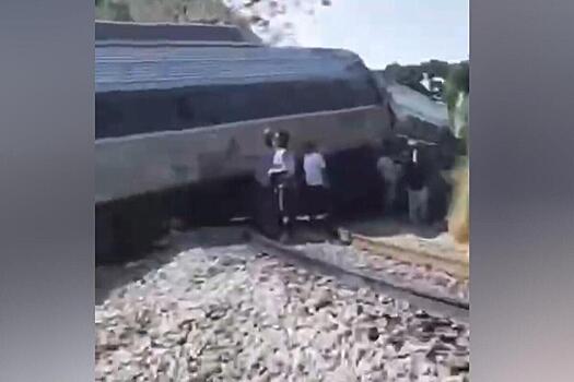 Минимум 13 человек погибли при инциденте с поездом в Мексике