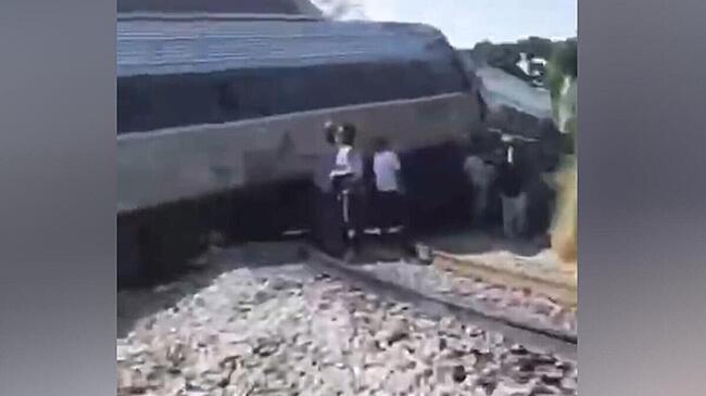 Минимум 13 человек погибли при инциденте с поездом в Мексике