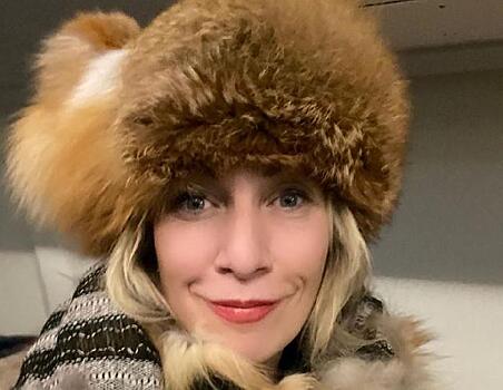 «Не без гордости отвечаю»: Мария Захарова похвасталась в Италии отечественным пальто