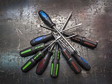 Жительница Приморья угнала у знакомого авто с помощью отвертки