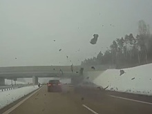 Женщина и ребенок чудом не пострадали в страшном ДТП на автостраде в Польше