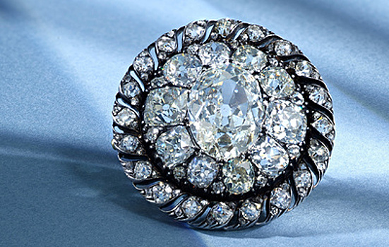 Bloomberg: принадлежавшую Наполеону бриллиантовую брошь выставили на аукцион