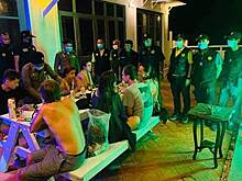 Россияне устроили вечеринку в Таиланде вопреки режиму ЧП и комендантскому часу