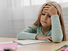 Ни разу не улыбнулась: 8-летняя Лейя Теплякова окончила школу и провела выпускной в компании с отцом