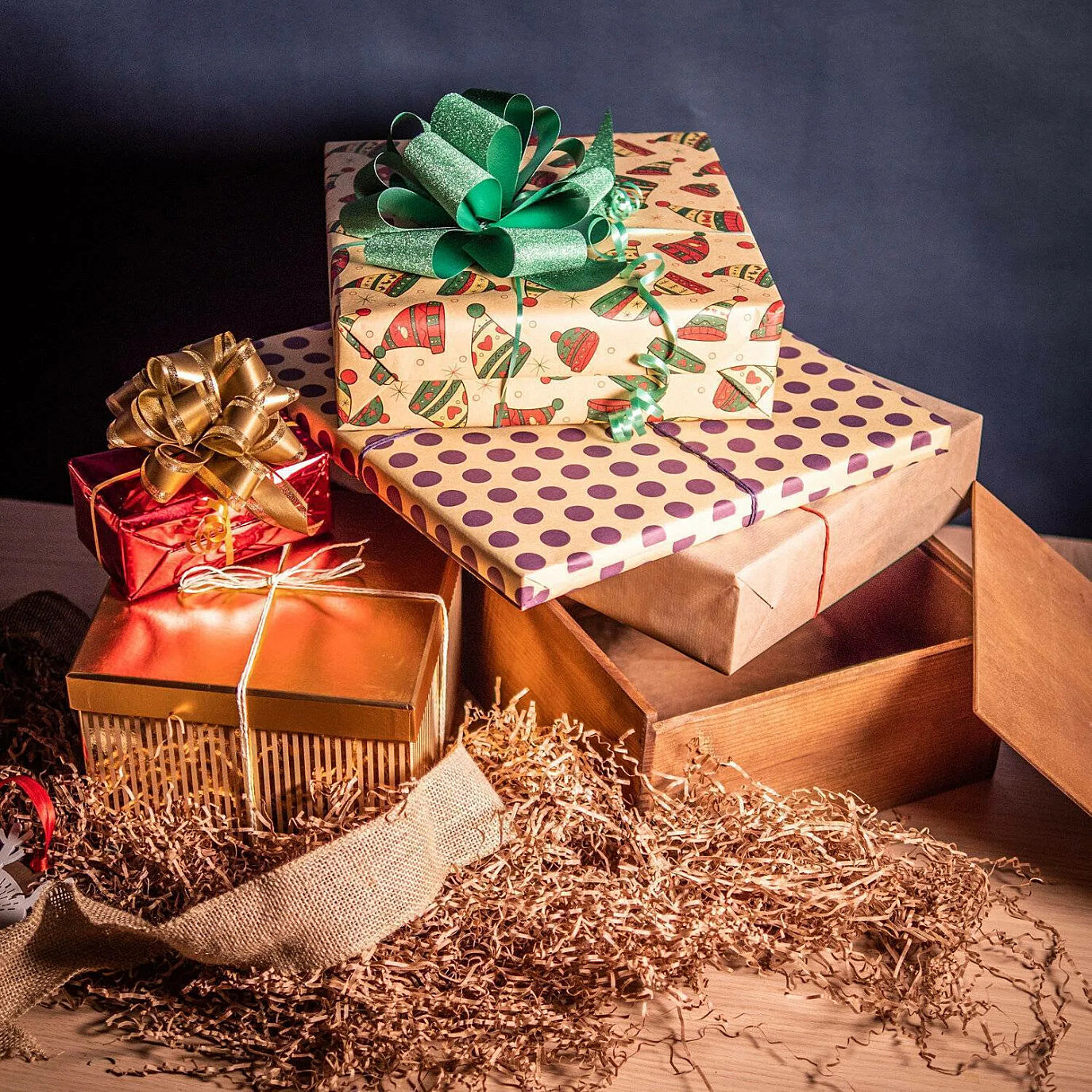Какие подарки сделать близким на Новый год, если нет денег, рассказали психологи
