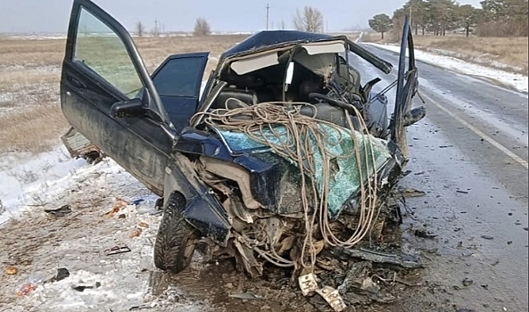 Двое мужчин погибли в автоаварии на трассе в Волгоградской области