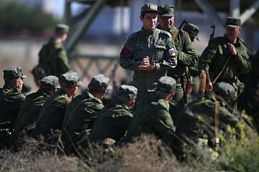 СМИ: Бойца СВО не впустили в клуб из-за появления в военной форме