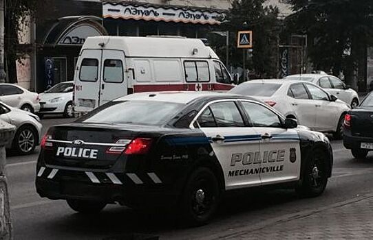 Полицейская машина из пригорода Нью-Йорка рассекала по улицам Воронежа