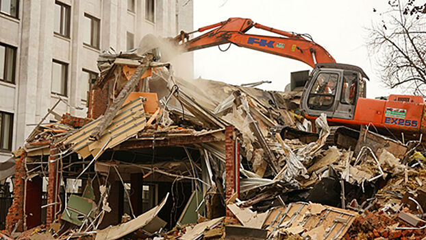 Земельный участок площадью свыше 6 тыс. кв. м на юге Москве освободили от самостроя