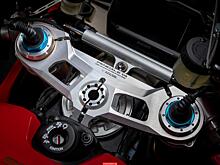 Ducati отметила годовщину модели 916 с помощью другого мотоцикла