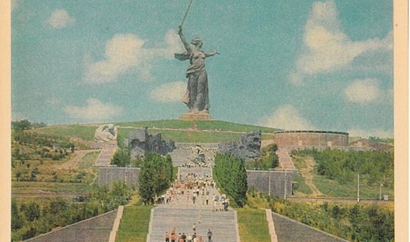 Волгоградцам показали цветные фотооткрытки с видами города 60-летней давности
