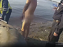 Полицейские на надувной лодке догнали пьяного водителя