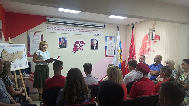 14 юных жителей Вологды получили паспорта в День Государственного флага РФ