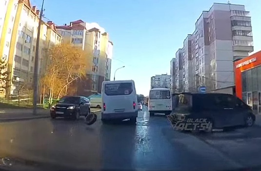 У маршрутки №63 в Новосибирске на ходу отвалилось колесо