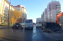 У маршрутки №63 в Новосибирске на ходу отвалилось колесо