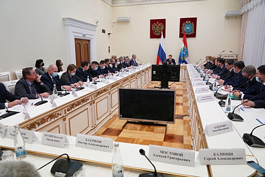 Дмитрий Азаров обсудил с руководителями промпредприятий региона возможные меры поддержки в условиях санкций