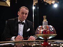 Казанский о мнении Карпина, что комментатор должен перед своими мыслями говорить «я так считаю»: «Местоимение «я» вообще неуместно в репортаже. Никогда его не использую»