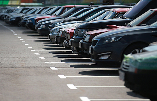 Продажи легковых автомобилей в РФ на фоне кризиса могут упасть