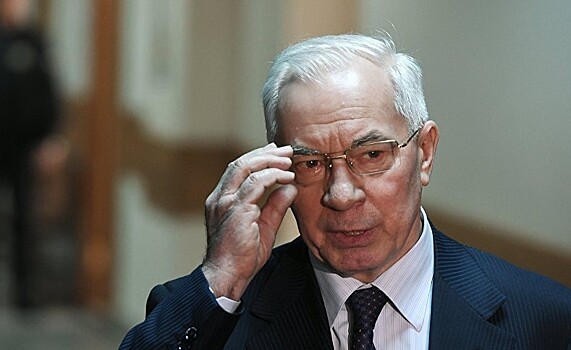 Азаров раскритиковал подписанный Порошенко закон о пенсионной реформе