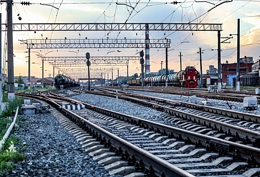 В Омске под поезд попал 50-летний мужчина